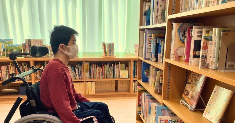 選書の眼差しが真剣です